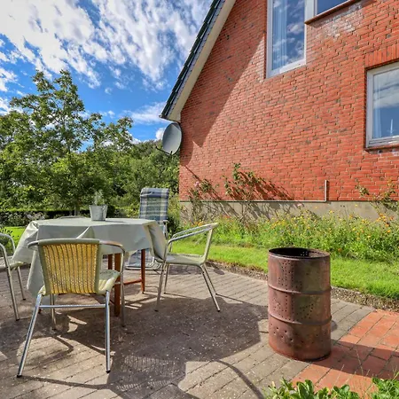 1 Bedroom Beautiful In Rieseby Daire